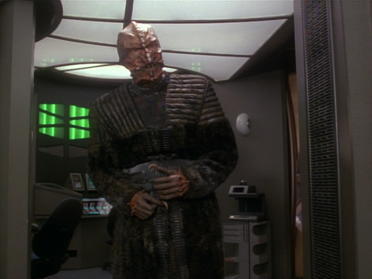 extant_StarTrek_DS9_3x18-DistantVoices_03579.jpg