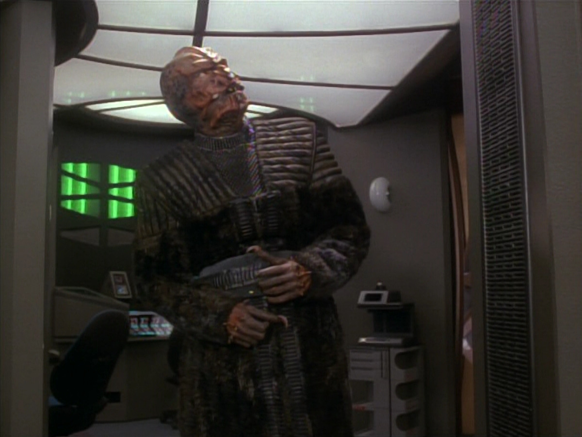 extant_StarTrek_DS9_3x18-DistantVoices_03580.jpg