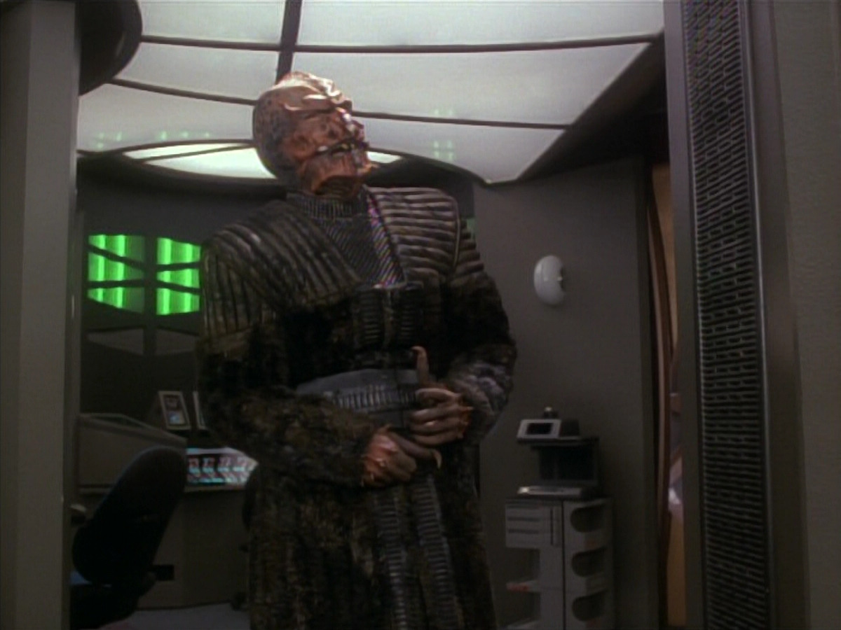 extant_StarTrek_DS9_3x18-DistantVoices_03584.jpg