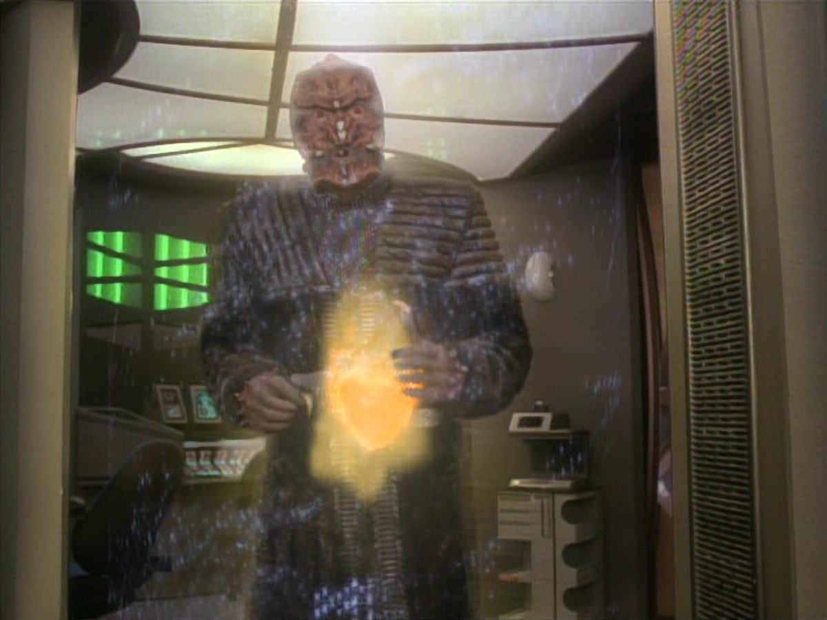 extant_StarTrek_DS9_3x18-DistantVoices_03604.jpg