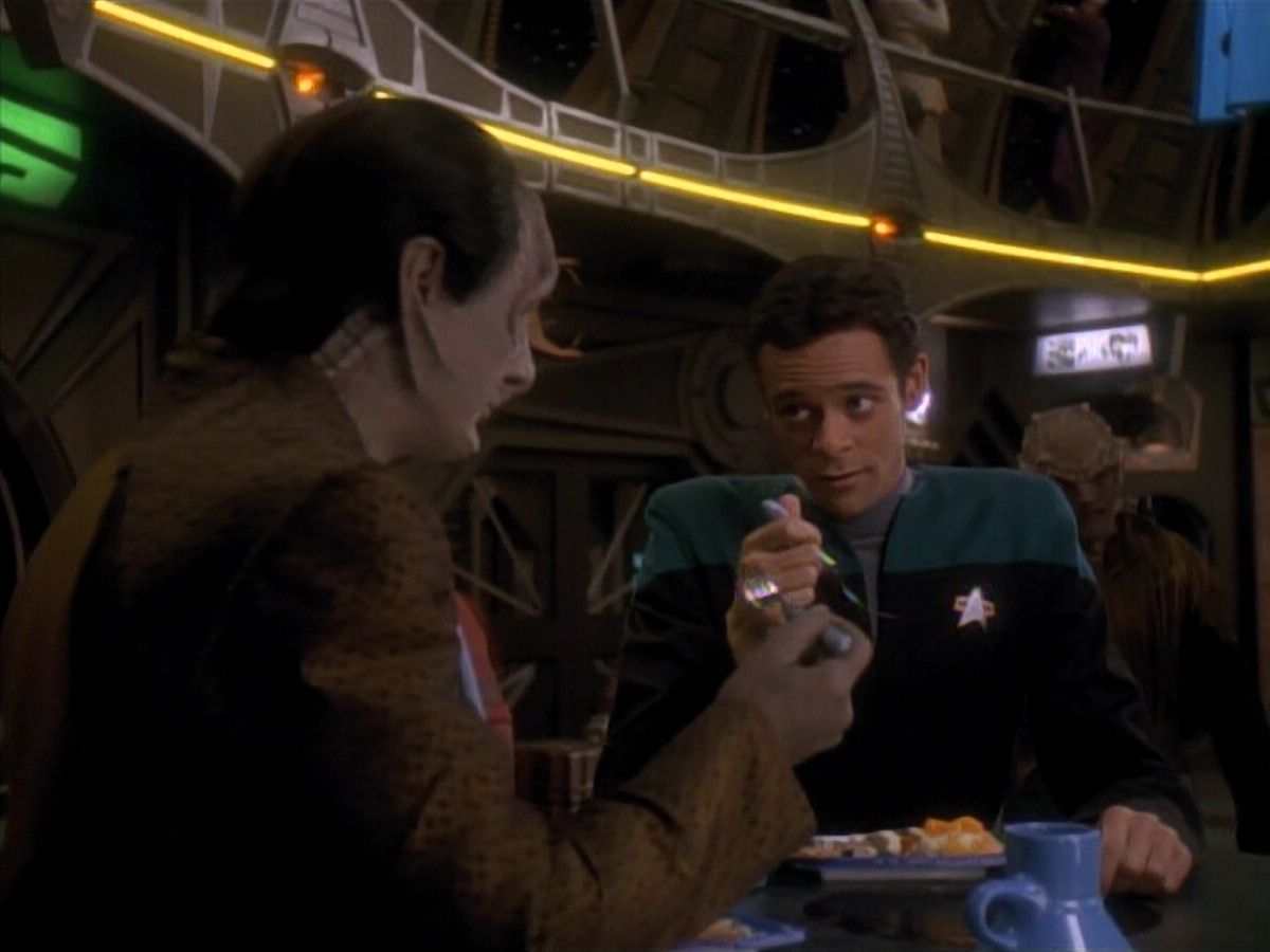 extant_StarTrek_DS9_3x18-DistantVoices_03653.jpg