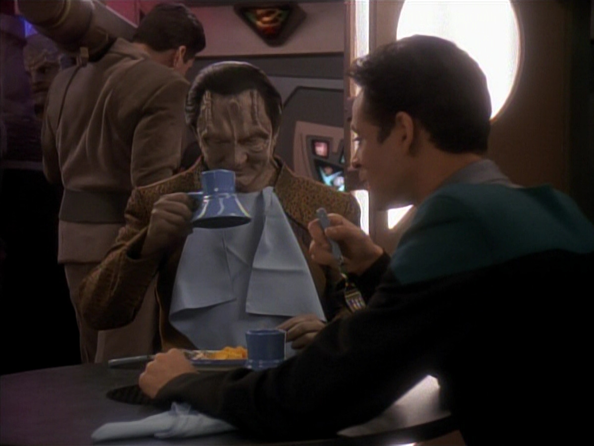 extant_StarTrek_DS9_3x18-DistantVoices_03701.jpg