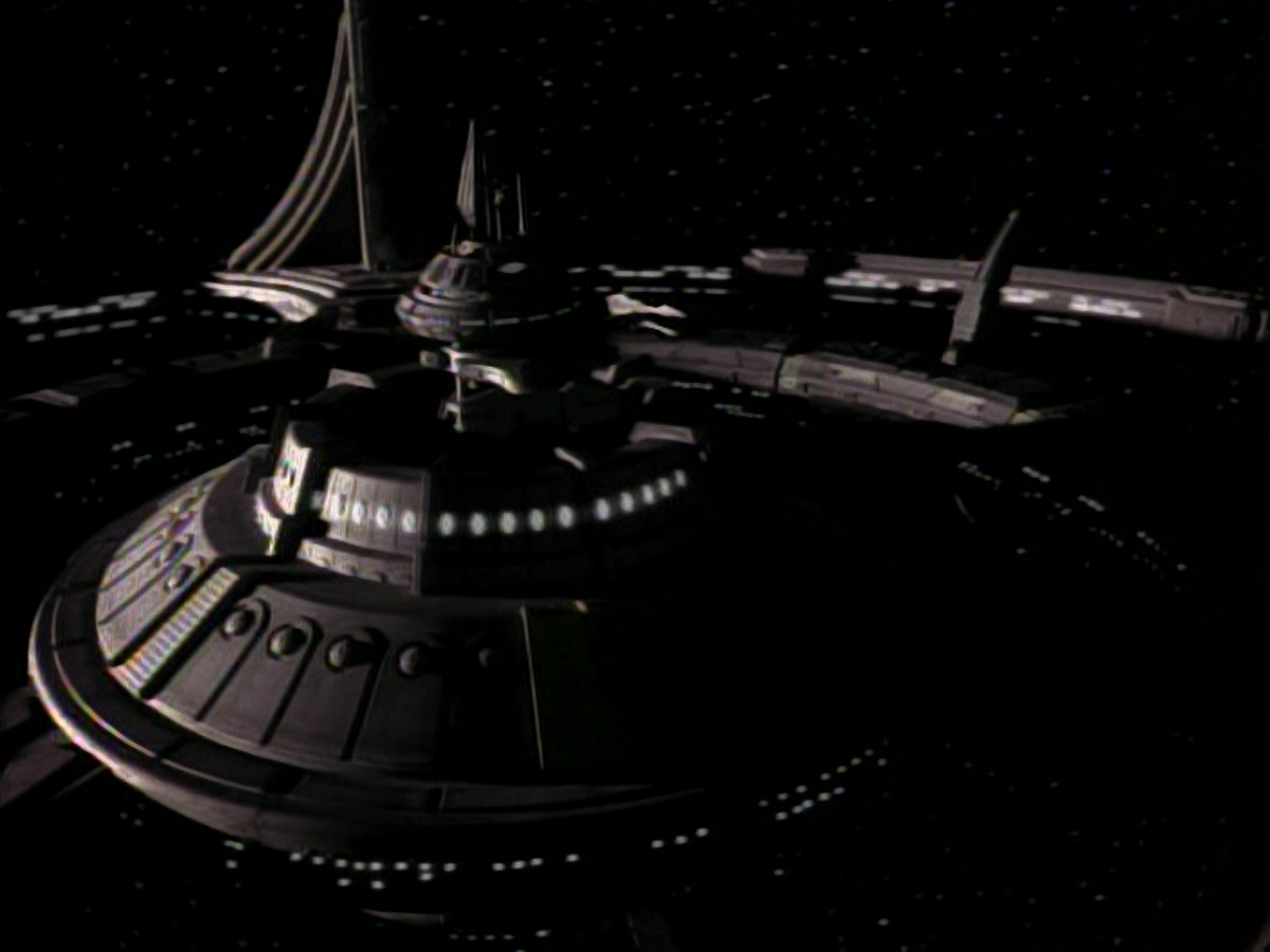 extant_StarTrek_DS9_3x18-DistantVoices_03774.jpg