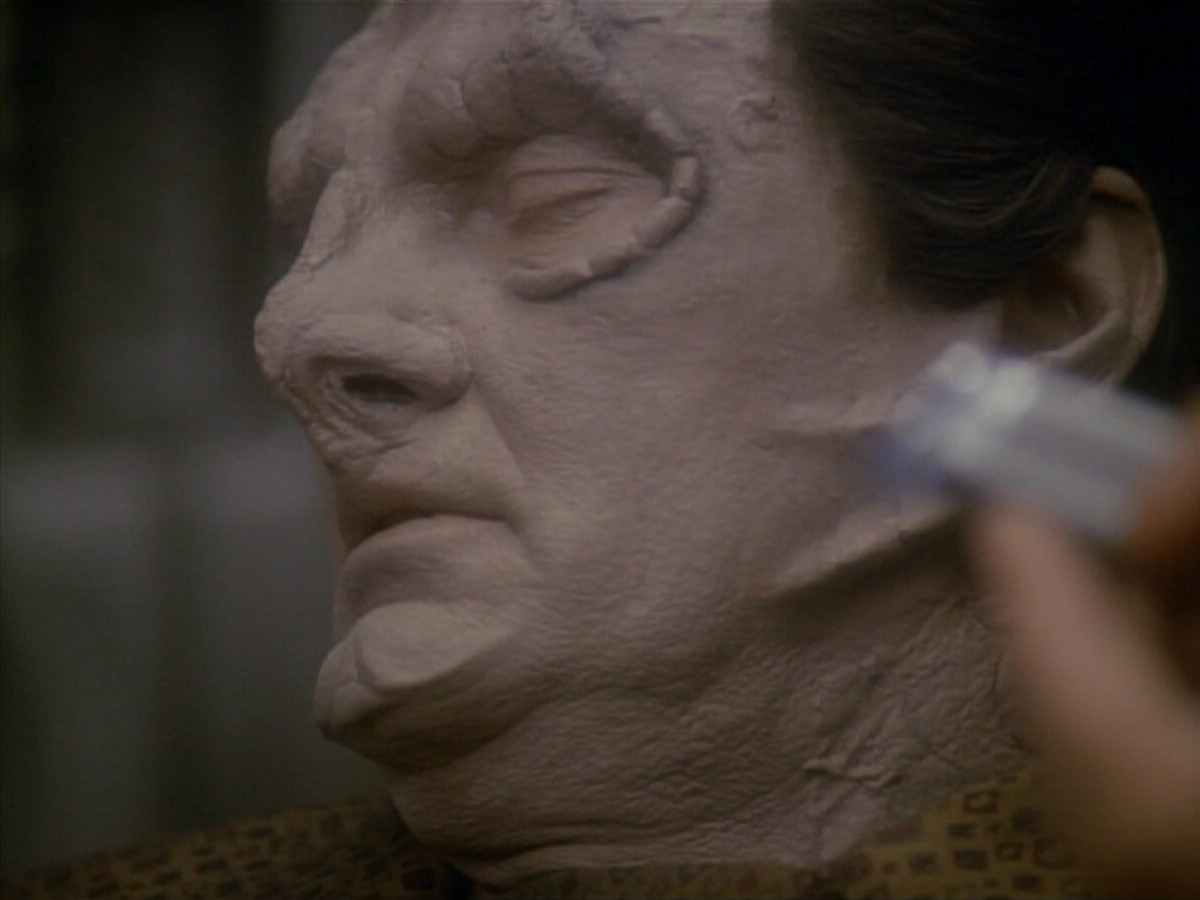 extant_StarTrek_DS9_3x20-ImprobableCause_00585.jpg