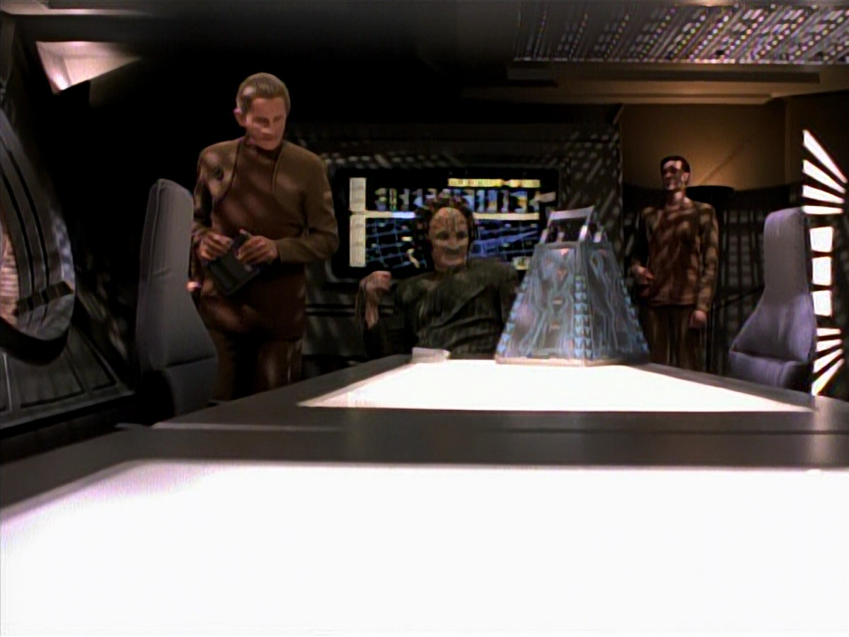 extant_StarTrek_DS9_3x20-ImprobableCause_01093.jpg