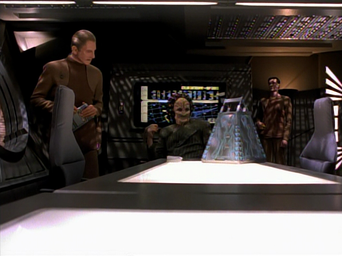 extant_StarTrek_DS9_3x20-ImprobableCause_01094.jpg