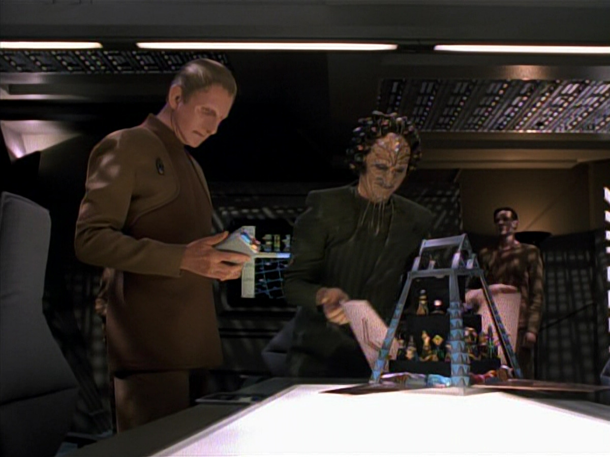 extant_StarTrek_DS9_3x20-ImprobableCause_01102.jpg