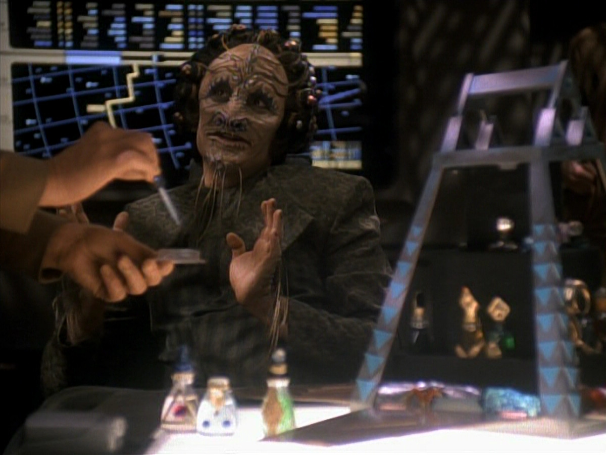 extant_StarTrek_DS9_3x20-ImprobableCause_01242.jpg
