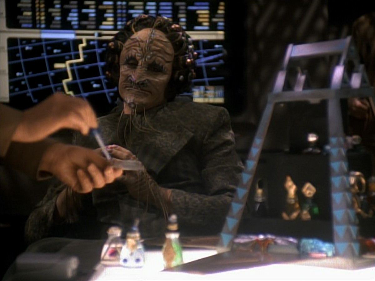 extant_StarTrek_DS9_3x20-ImprobableCause_01262.jpg