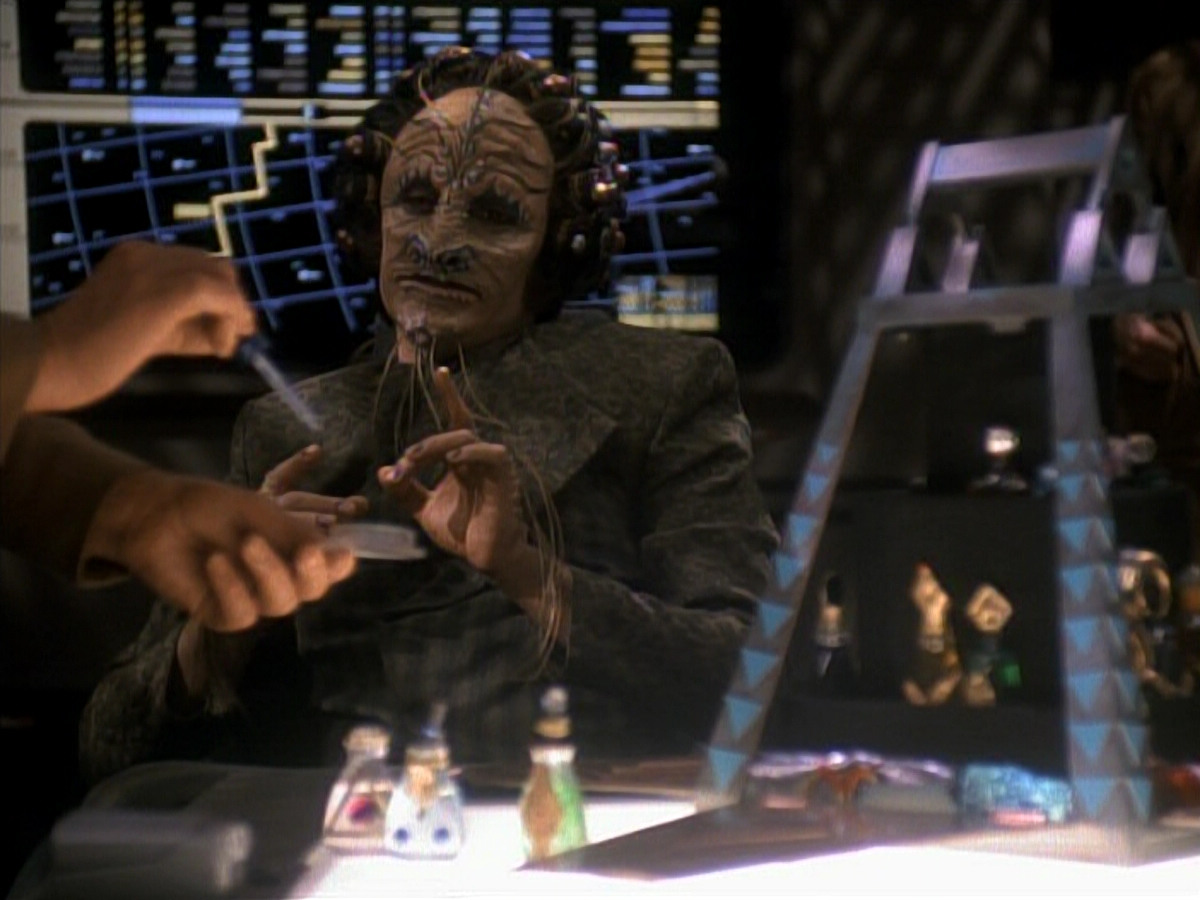 extant_StarTrek_DS9_3x20-ImprobableCause_01265.jpg