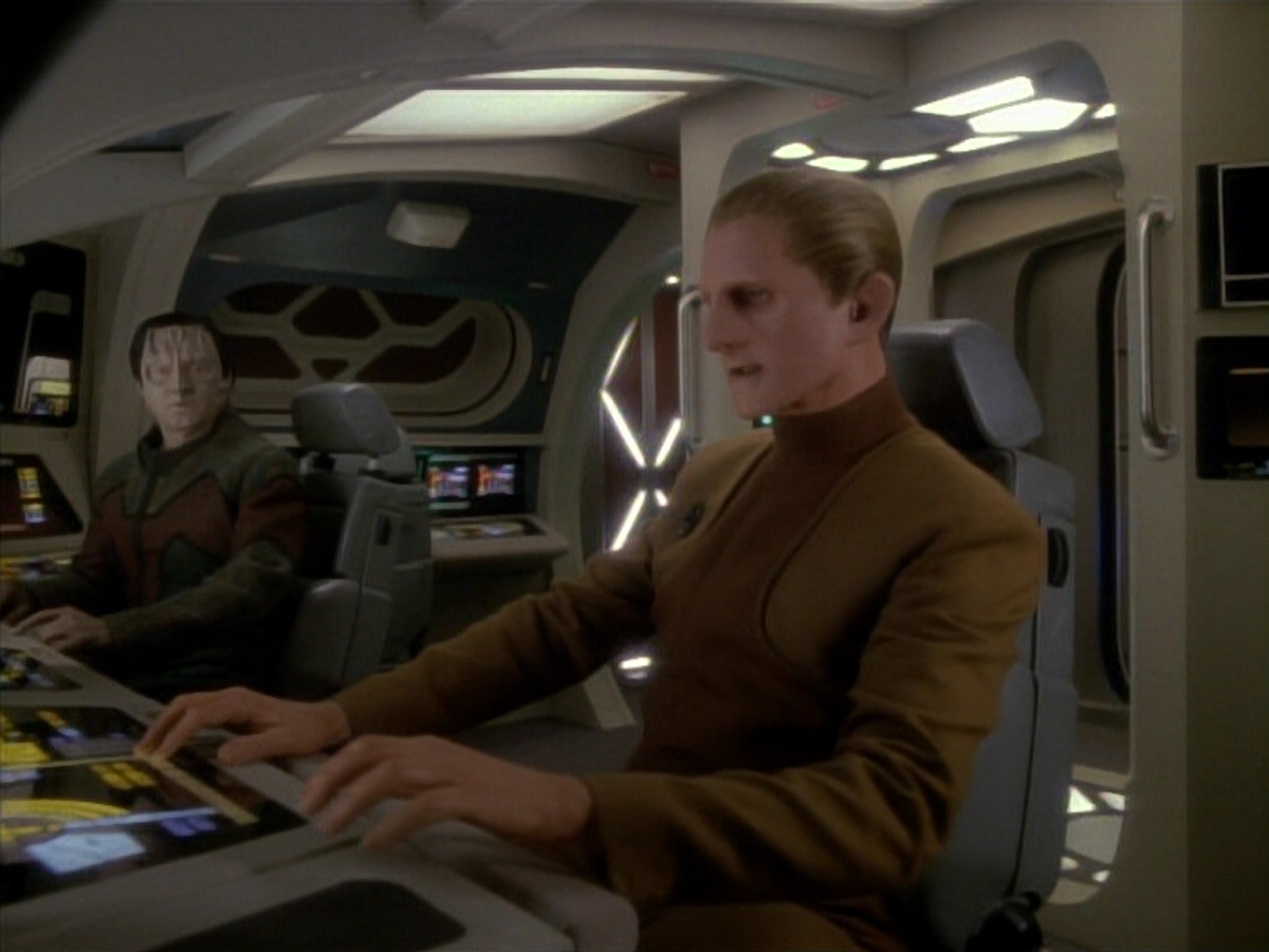 extant_StarTrek_DS9_3x20-ImprobableCause_03100.jpg