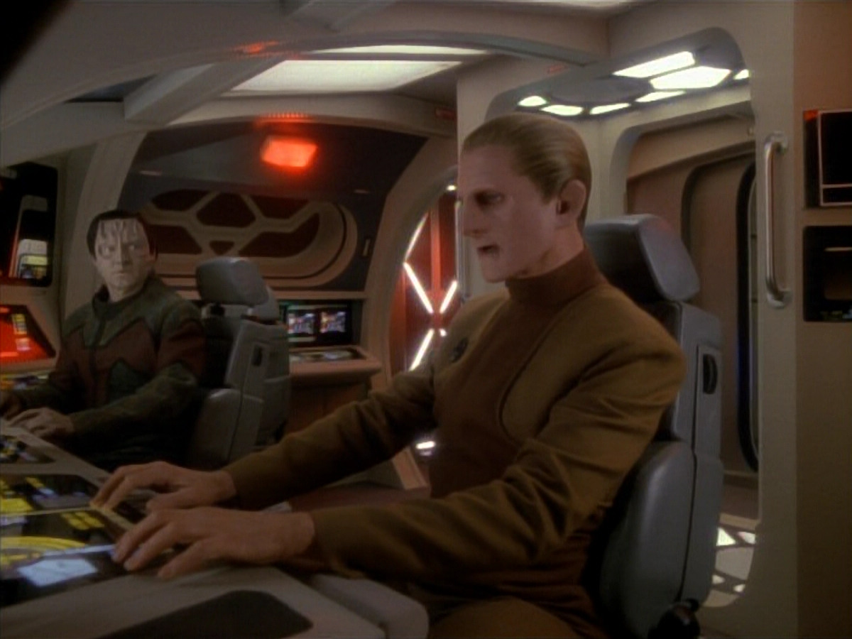 extant_StarTrek_DS9_3x20-ImprobableCause_03101.jpg