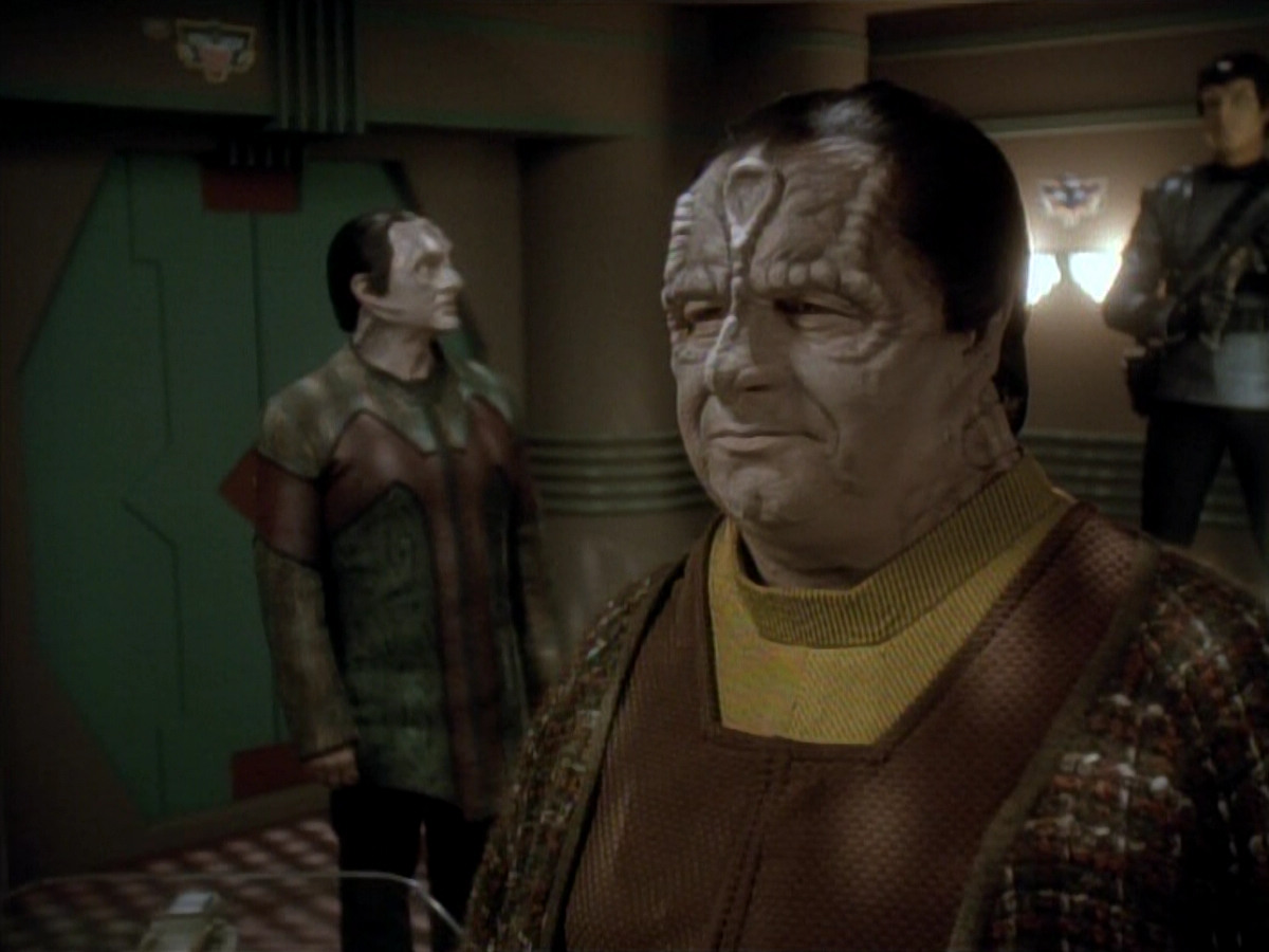 extant_StarTrek_DS9_3x20-ImprobableCause_03251.jpg