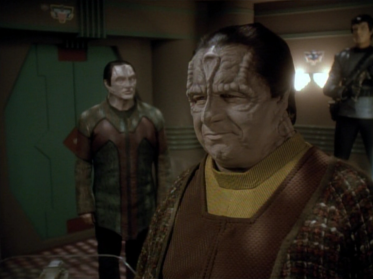 extant_StarTrek_DS9_3x20-ImprobableCause_03258.jpg