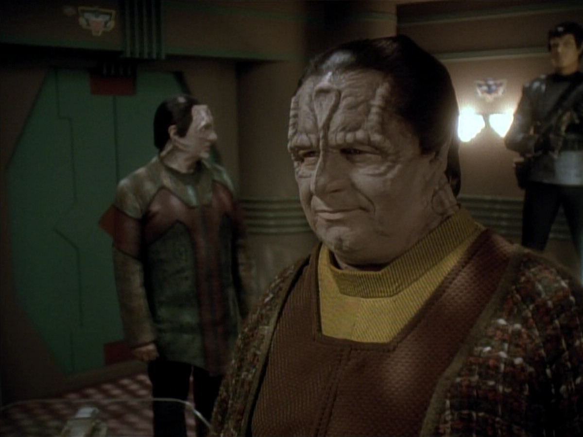 extant_StarTrek_DS9_3x20-ImprobableCause_03261.jpg