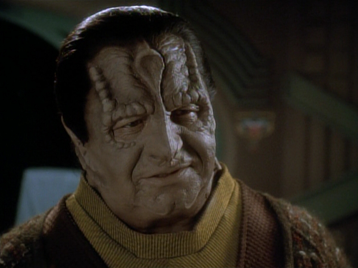 extant_StarTrek_DS9_3x20-ImprobableCause_03291.jpg