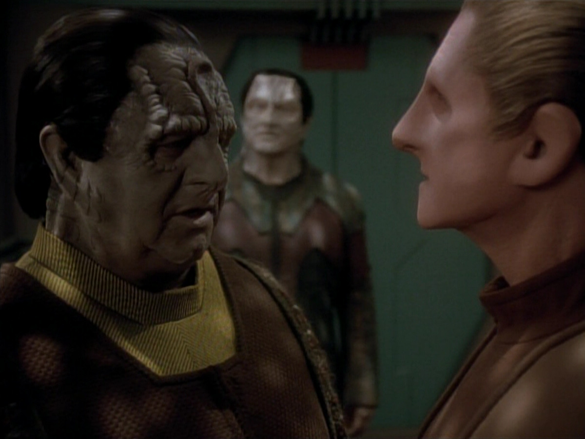 extant_StarTrek_DS9_3x20-ImprobableCause_03405.jpg