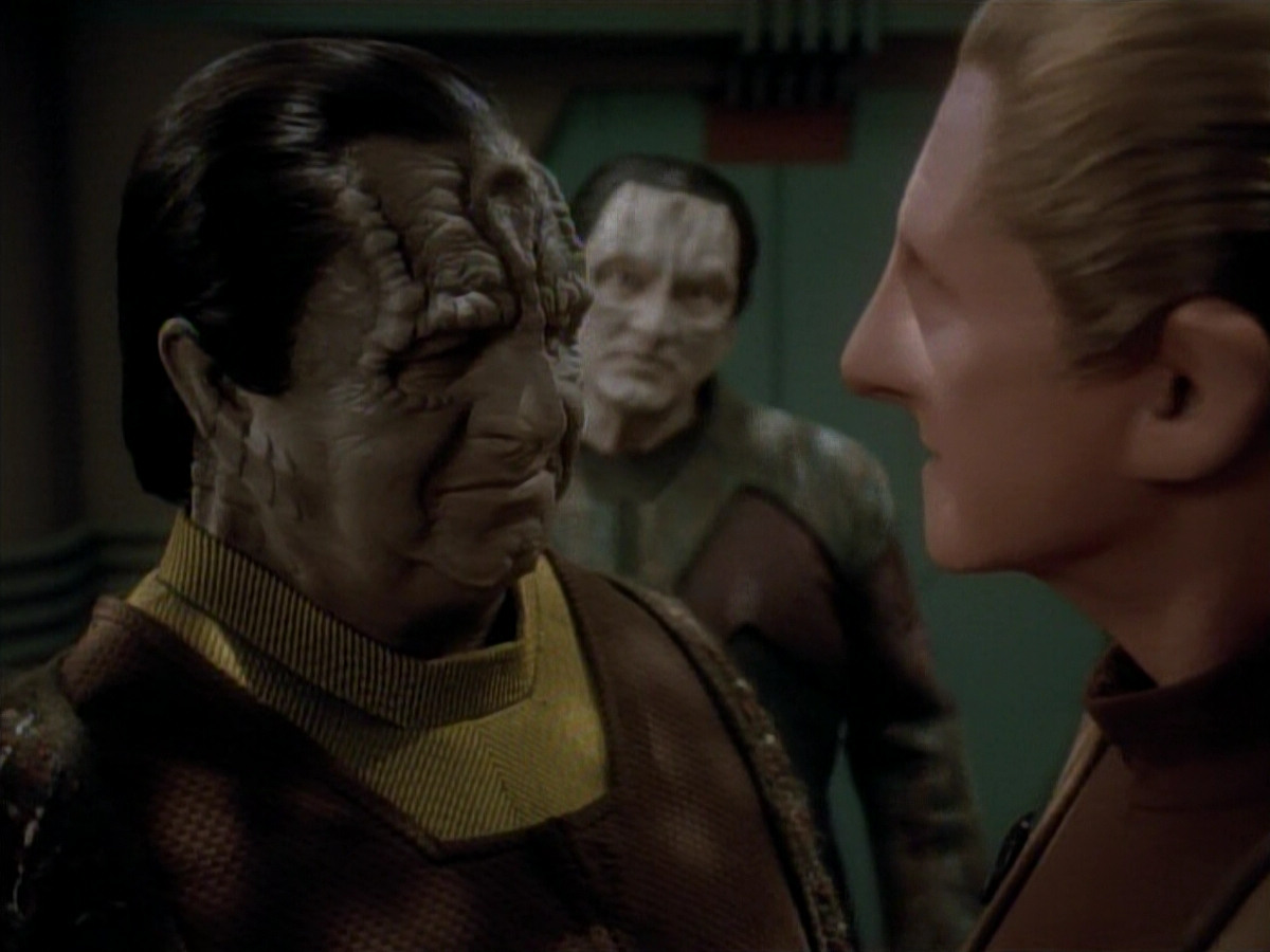 extant_StarTrek_DS9_3x20-ImprobableCause_03458.jpg
