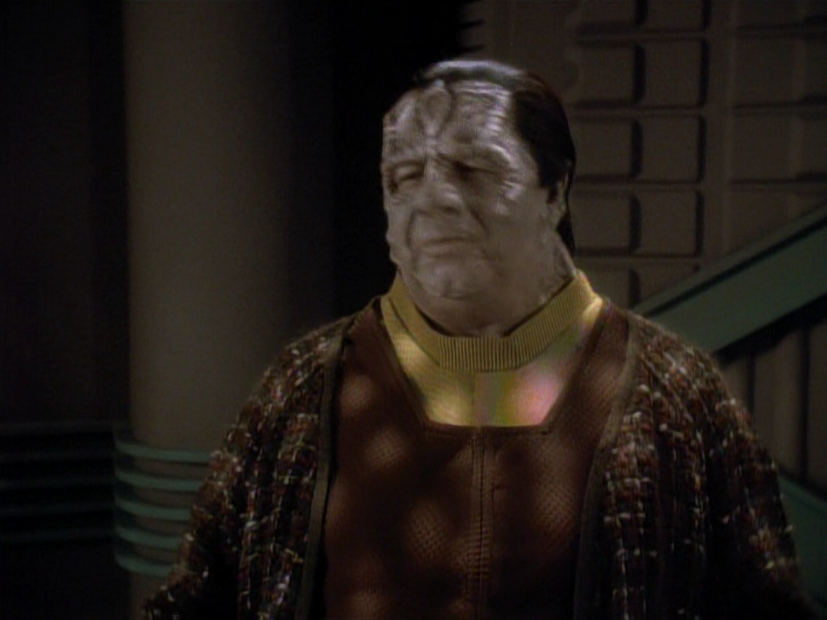 extant_StarTrek_DS9_3x20-ImprobableCause_03547.jpg