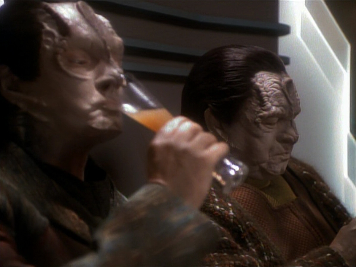 extant_StarTrek_DS9_3x21-TheDieIsCast_00684.jpg