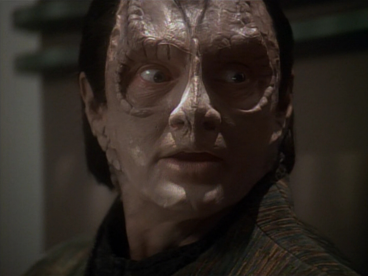 extant_StarTrek_DS9_3x21-TheDieIsCast_00785.jpg