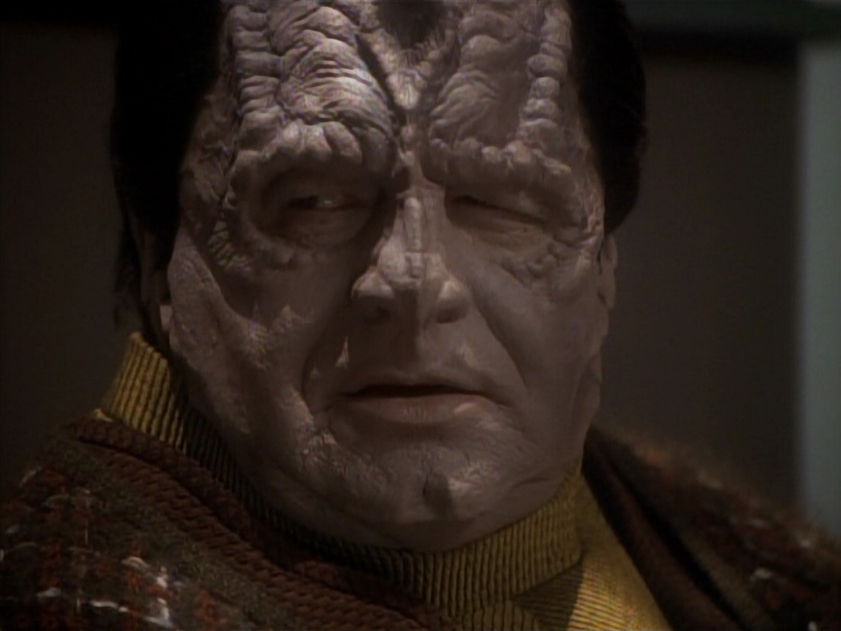 extant_StarTrek_DS9_3x21-TheDieIsCast_00794.jpg