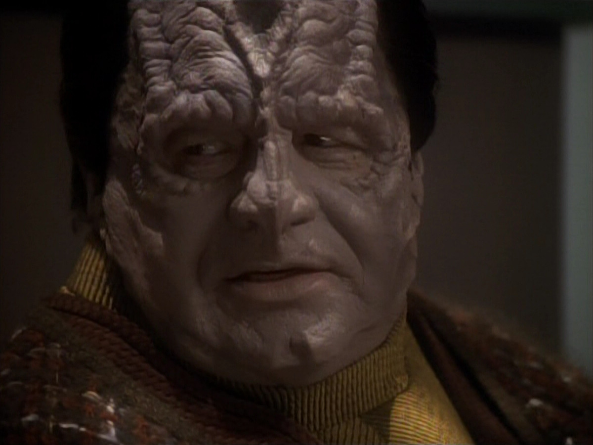 extant_StarTrek_DS9_3x21-TheDieIsCast_00800.jpg