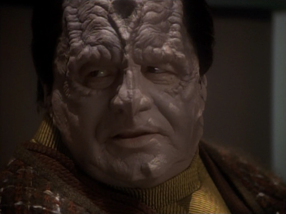 extant_StarTrek_DS9_3x21-TheDieIsCast_00801.jpg