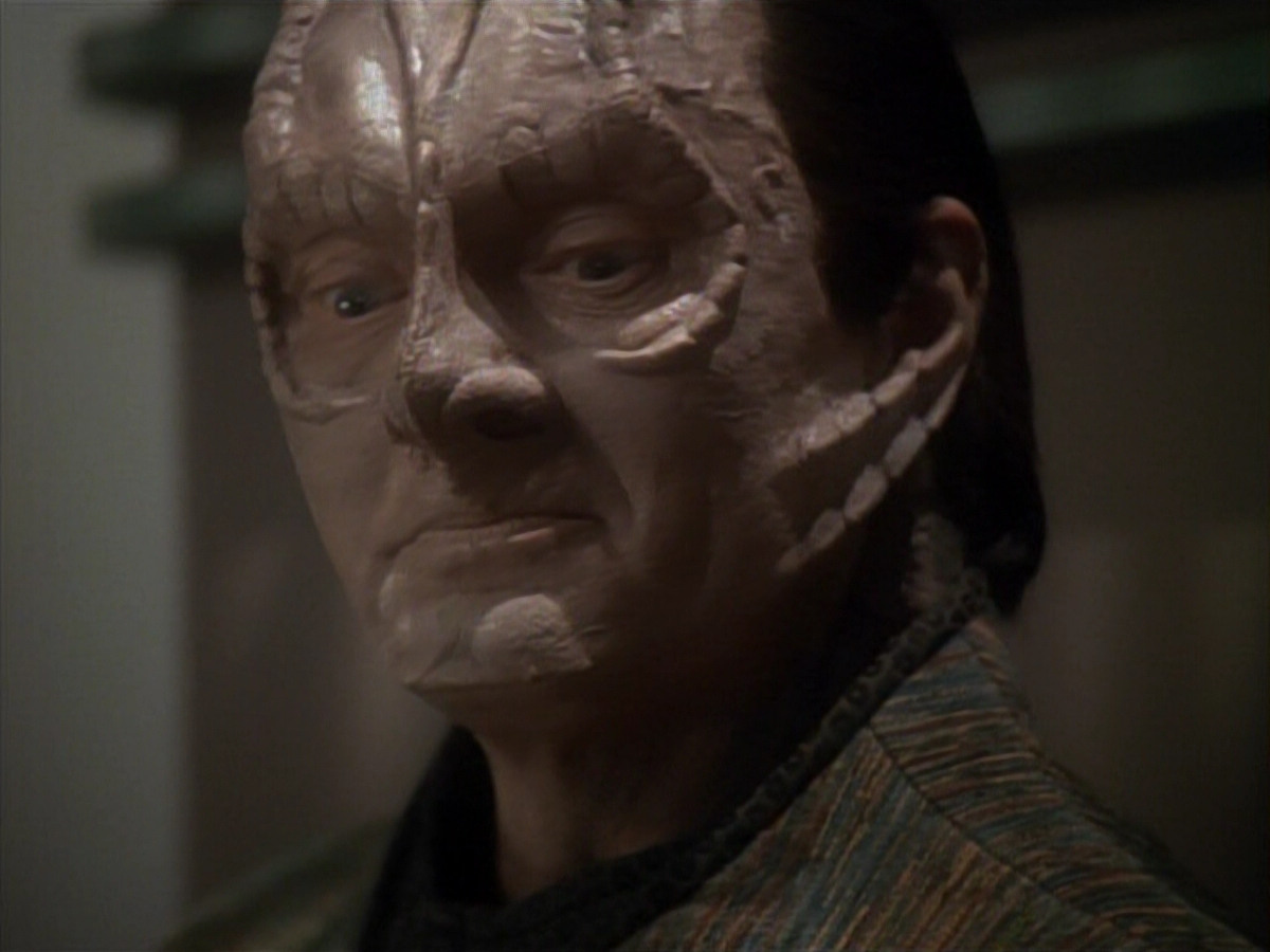 extant_StarTrek_DS9_3x21-TheDieIsCast_00806.jpg