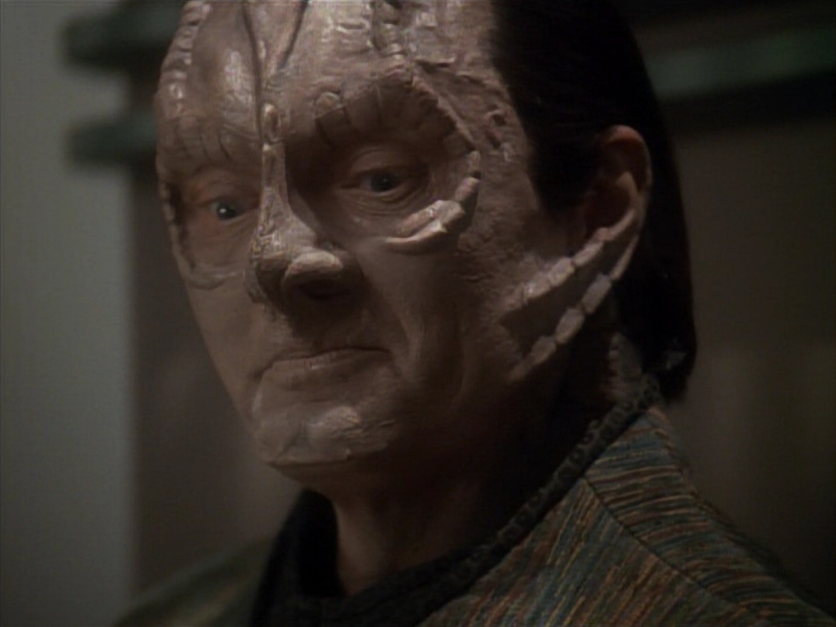 extant_StarTrek_DS9_3x21-TheDieIsCast_00807.jpg