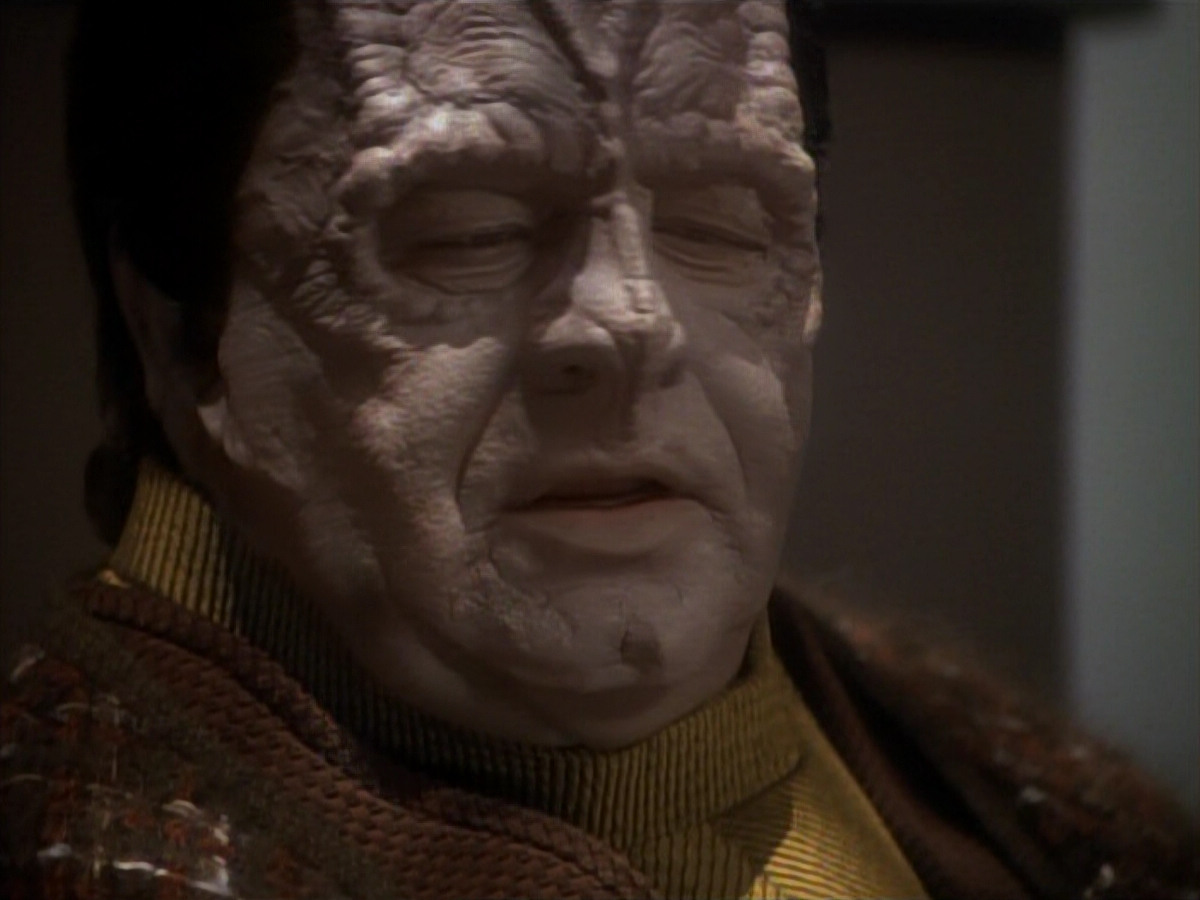 extant_StarTrek_DS9_3x21-TheDieIsCast_00825.jpg