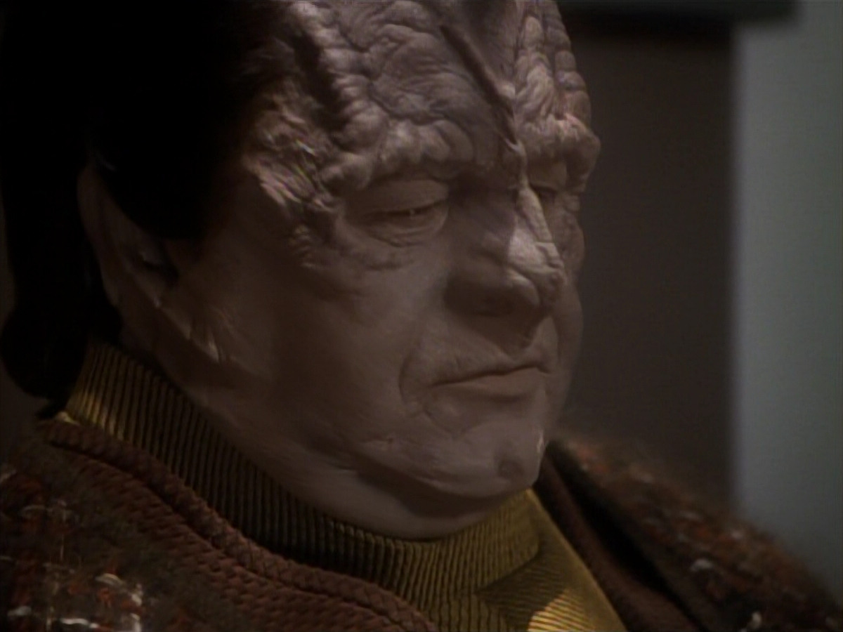 extant_StarTrek_DS9_3x21-TheDieIsCast_00827.jpg