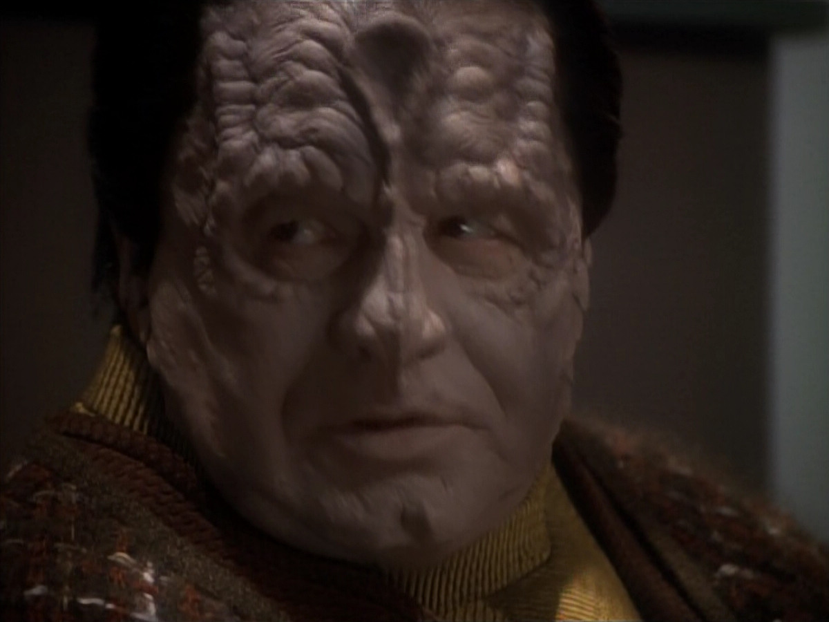 extant_StarTrek_DS9_3x21-TheDieIsCast_00842.jpg