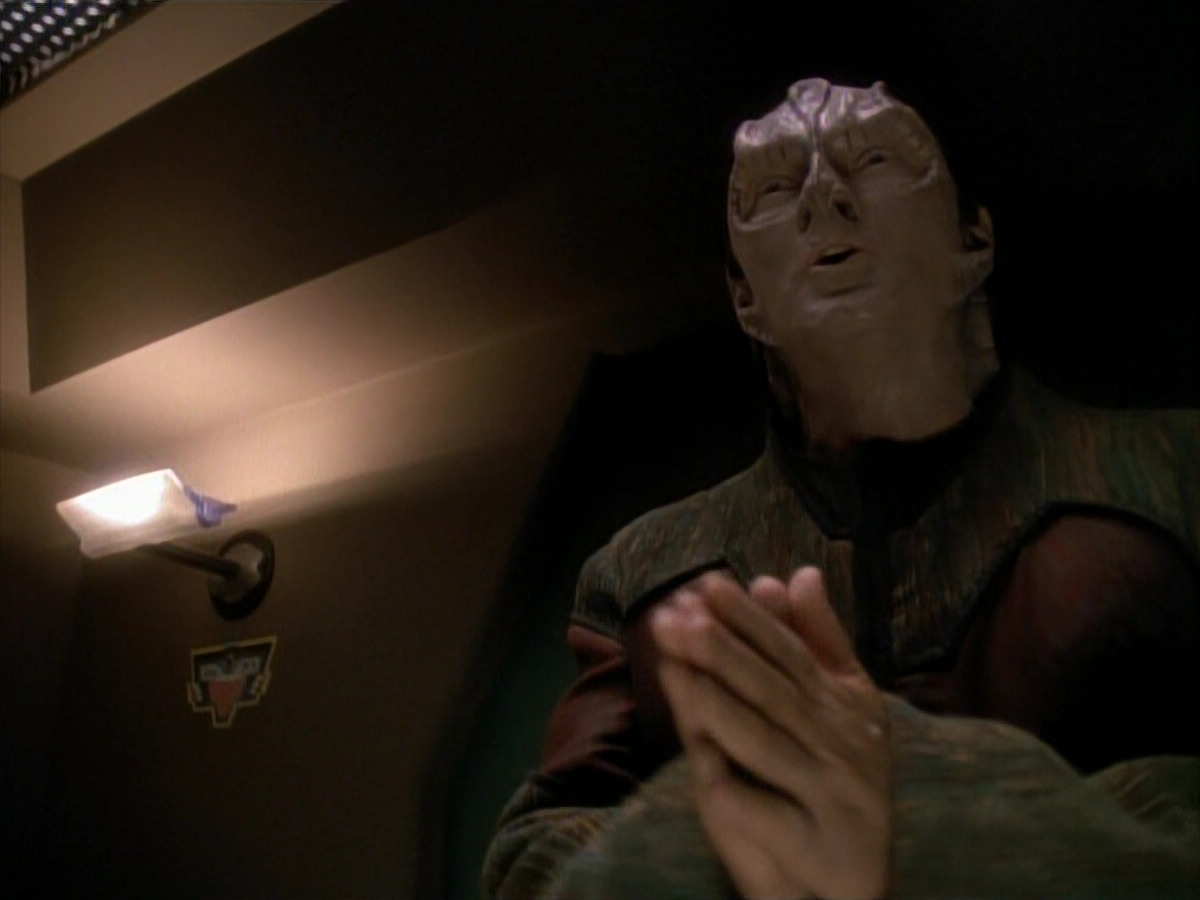 extant_StarTrek_DS9_3x21-TheDieIsCast_00977.jpg