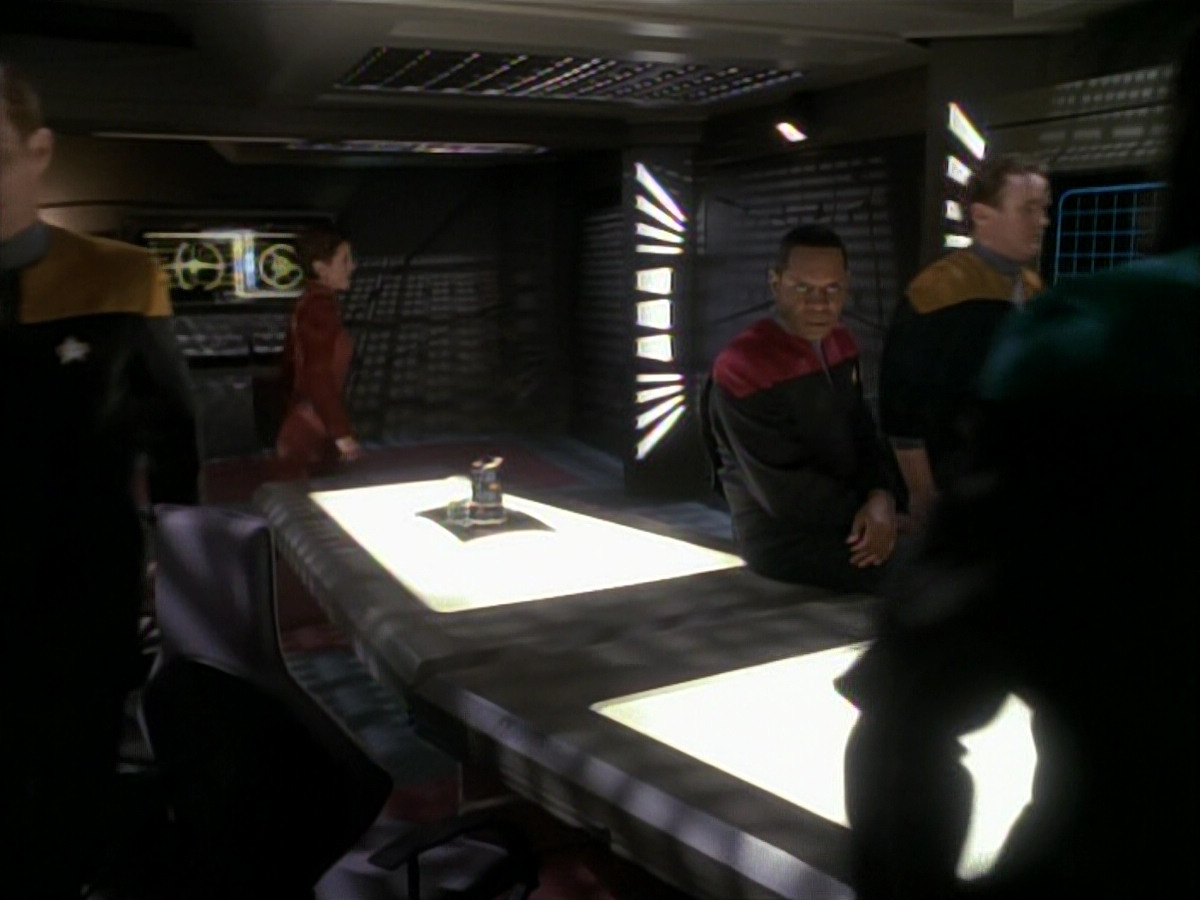 extant_StarTrek_DS9_3x21-TheDieIsCast_01506.jpg