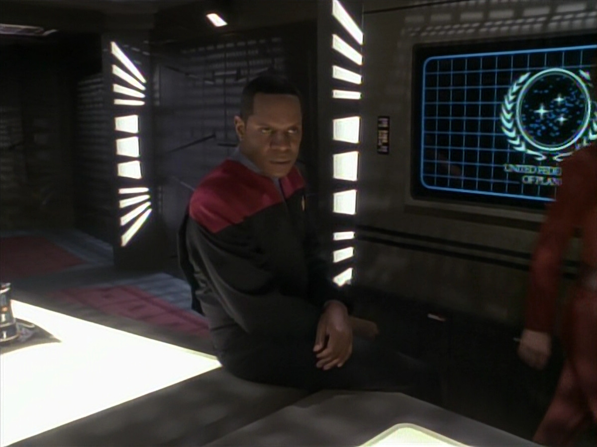 extant_StarTrek_DS9_3x21-TheDieIsCast_01510.jpg