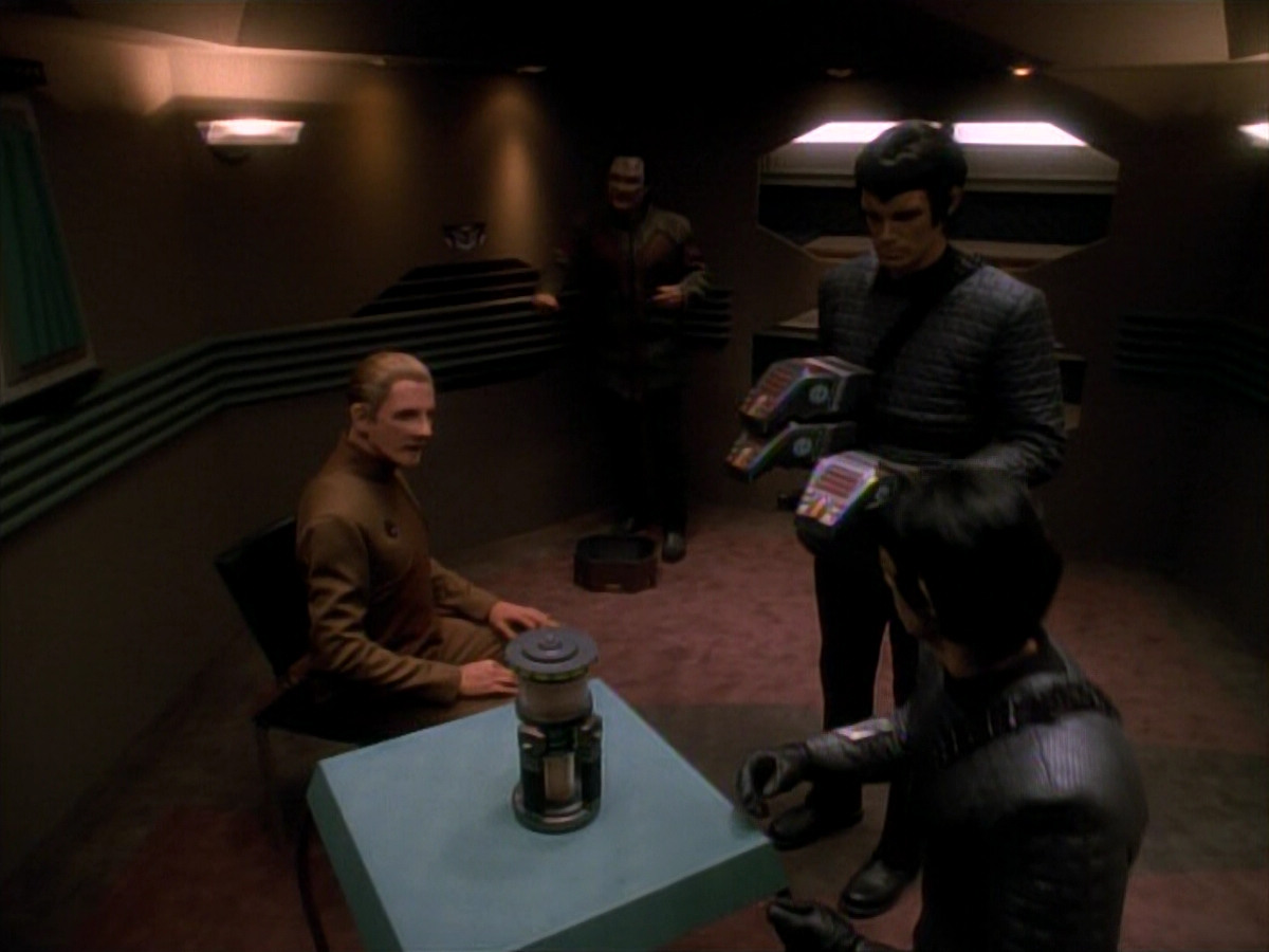 extant_StarTrek_DS9_3x21-TheDieIsCast_02083.jpg