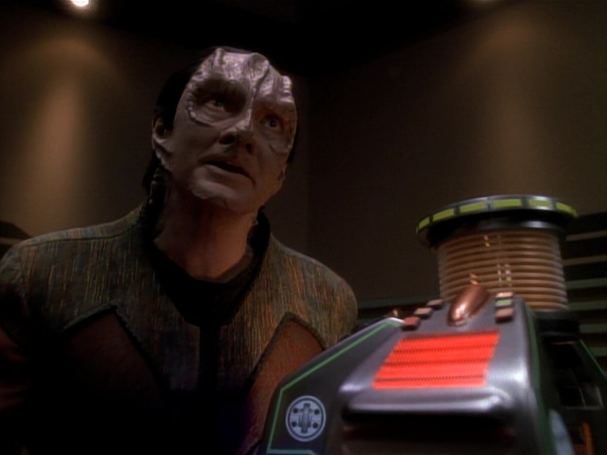 extant_StarTrek_DS9_3x21-TheDieIsCast_02308.jpg
