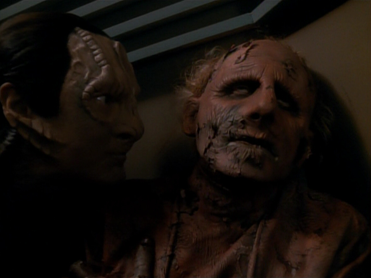 extant_StarTrek_DS9_3x21-TheDieIsCast_02515.jpg