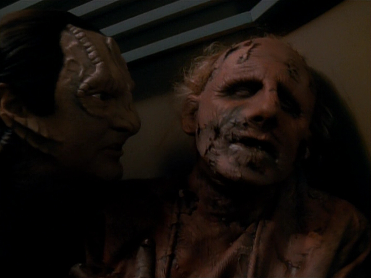 extant_StarTrek_DS9_3x21-TheDieIsCast_02516.jpg