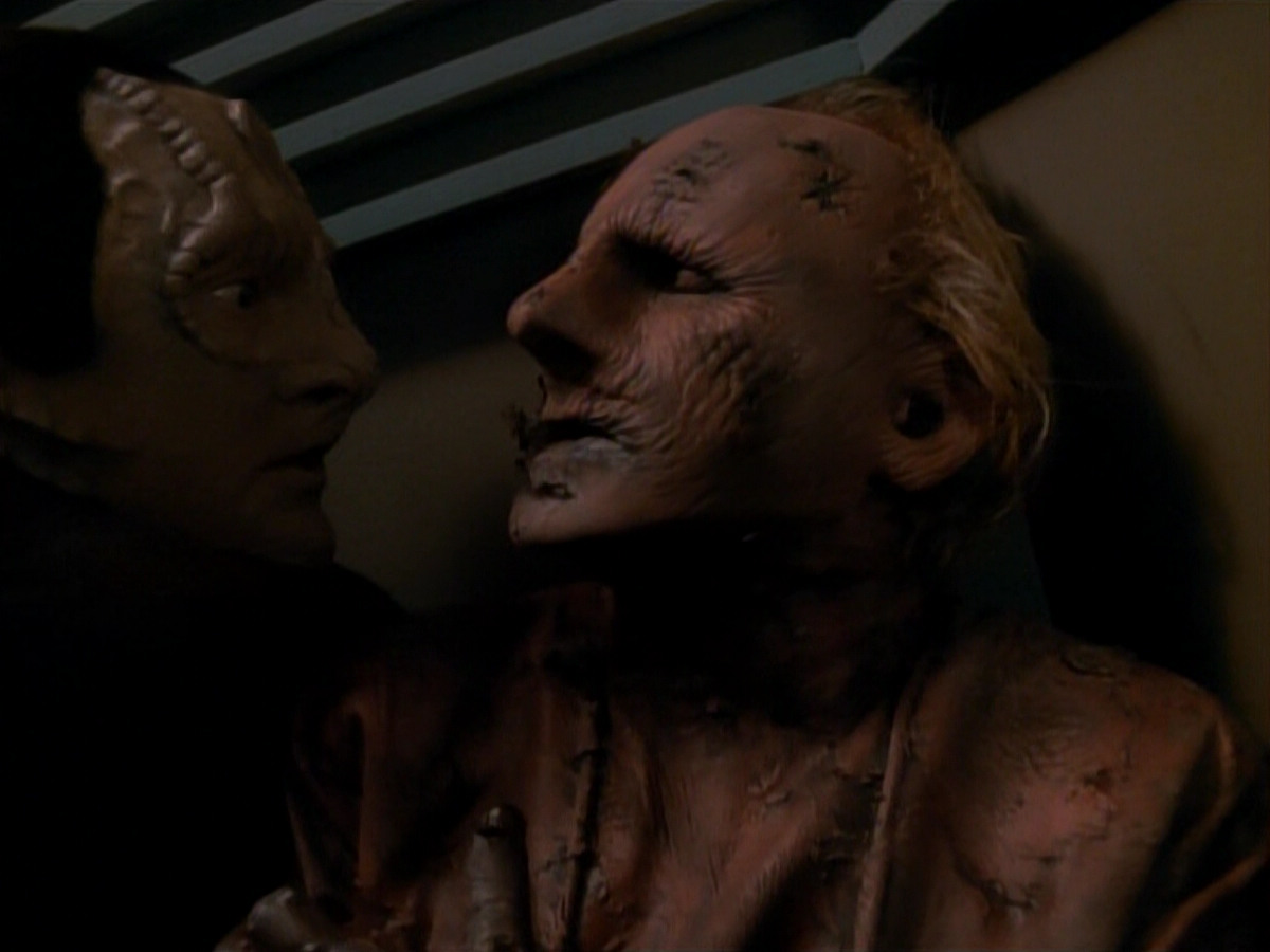 extant_StarTrek_DS9_3x21-TheDieIsCast_02517.jpg