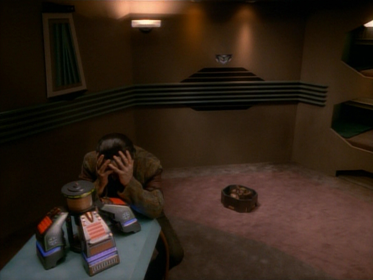 extant_StarTrek_DS9_3x21-TheDieIsCast_02596.jpg