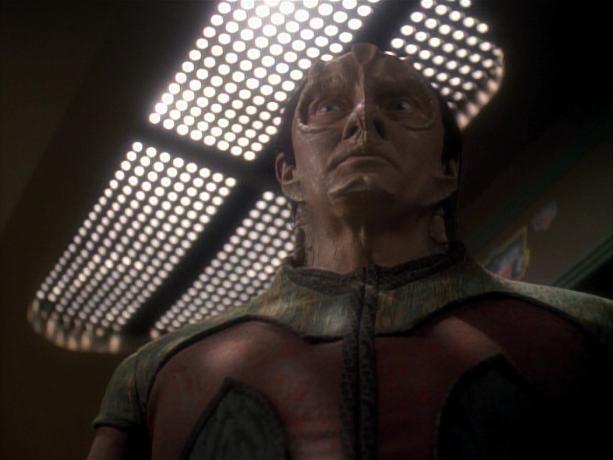 extant_StarTrek_DS9_3x21-TheDieIsCast_02648.jpg