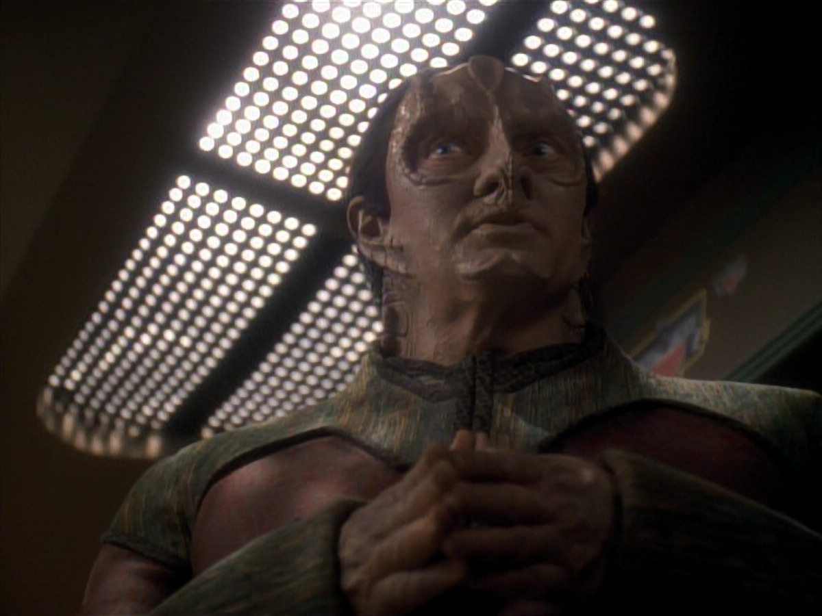 extant_StarTrek_DS9_3x21-TheDieIsCast_02660.jpg