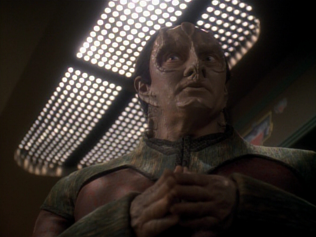 extant_StarTrek_DS9_3x21-TheDieIsCast_02661.jpg