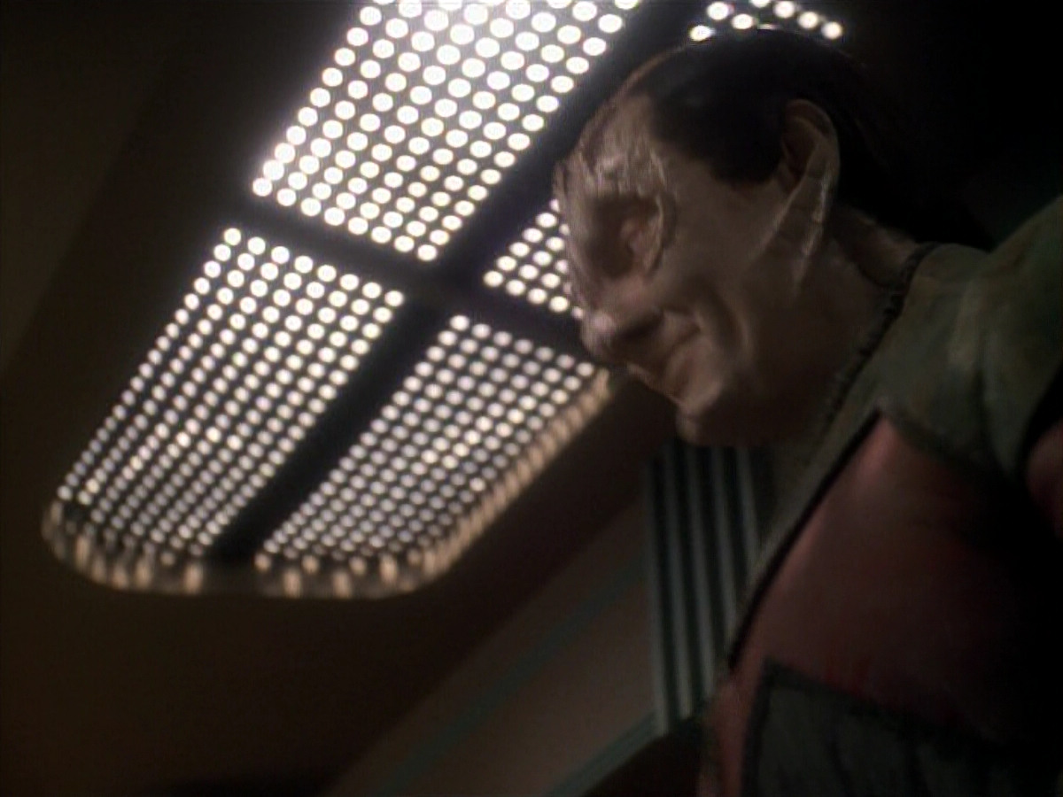 extant_StarTrek_DS9_3x21-TheDieIsCast_02713.jpg