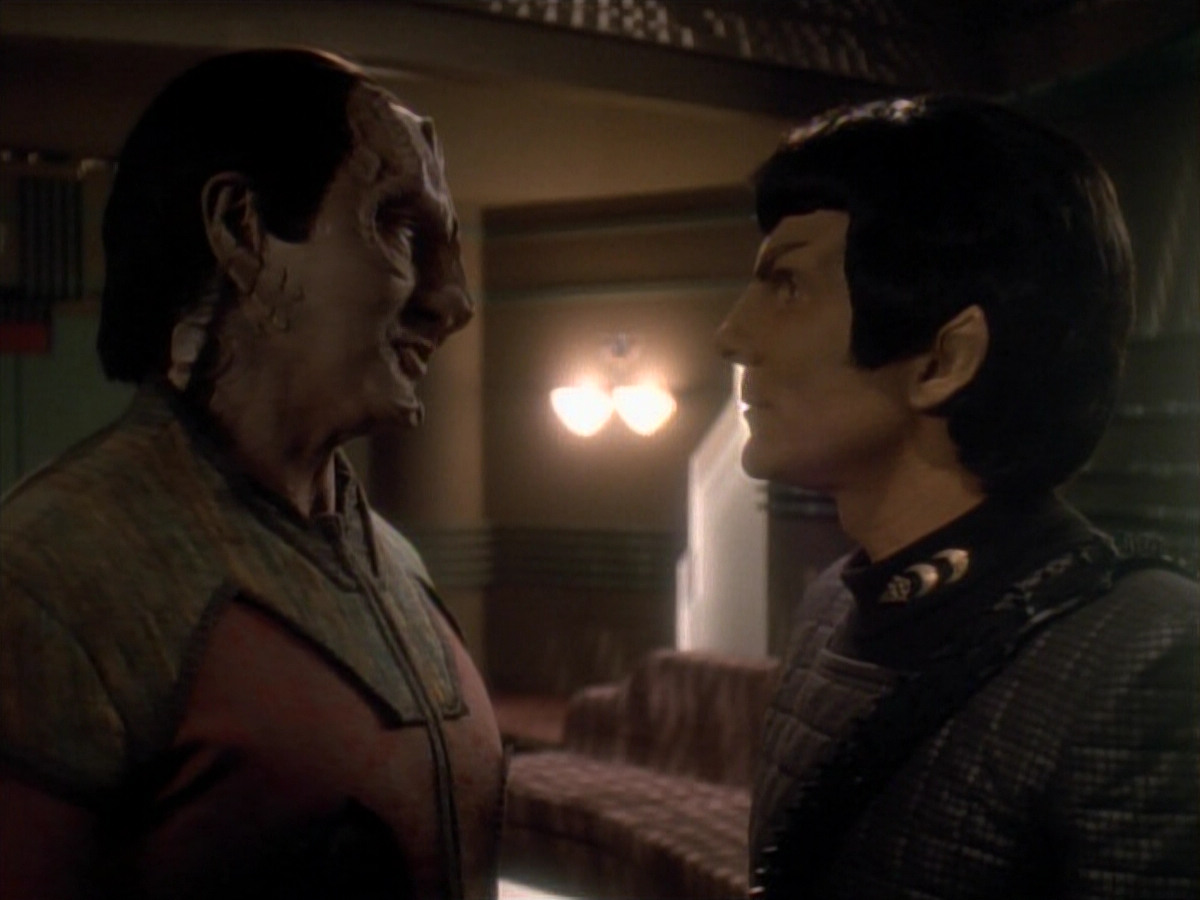 extant_StarTrek_DS9_3x21-TheDieIsCast_02729.jpg