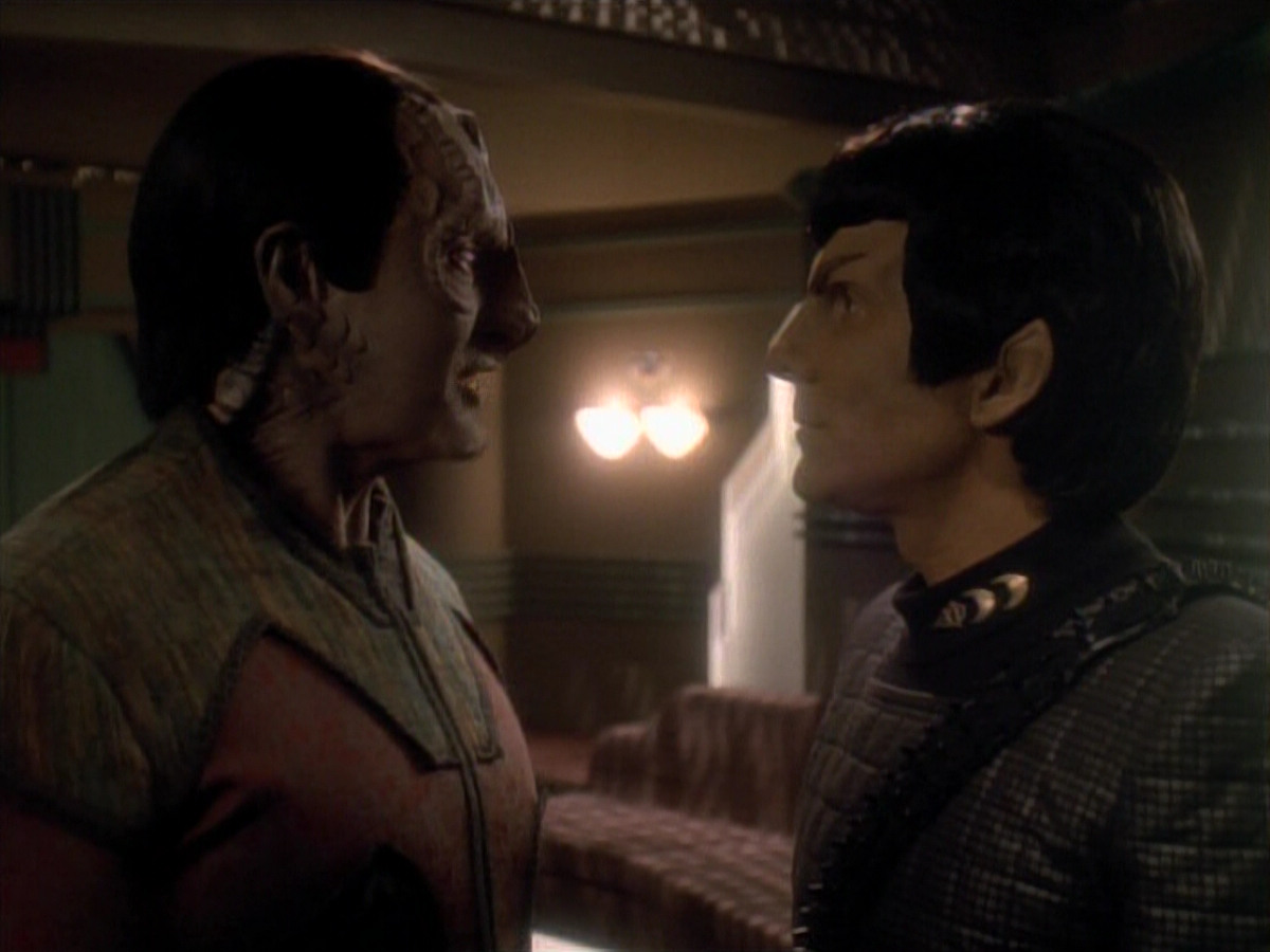 extant_StarTrek_DS9_3x21-TheDieIsCast_02731.jpg