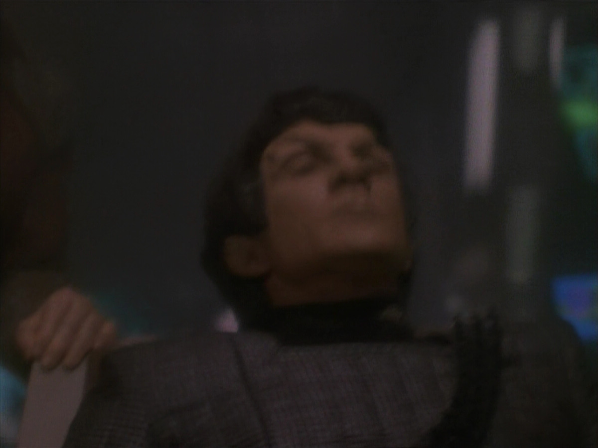extant_StarTrek_DS9_3x21-TheDieIsCast_02949.jpg