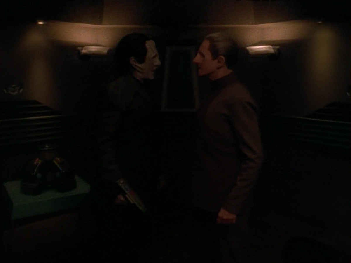 extant_StarTrek_DS9_3x21-TheDieIsCast_03042.jpg